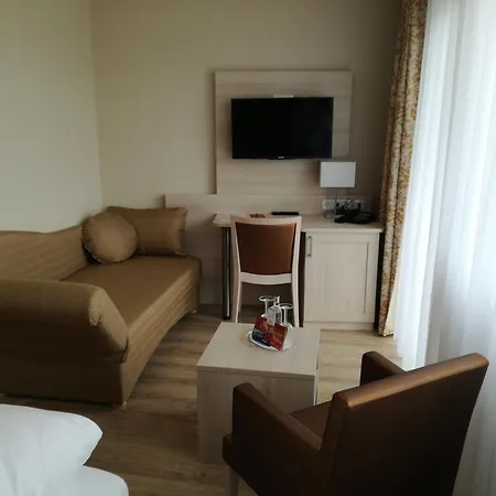 Uthmann Hotel *