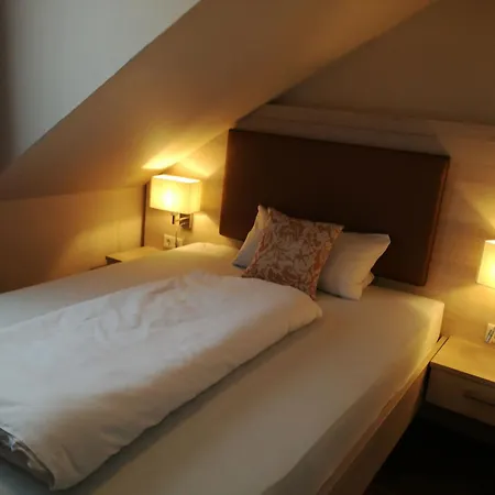 Uthmann Hotel *