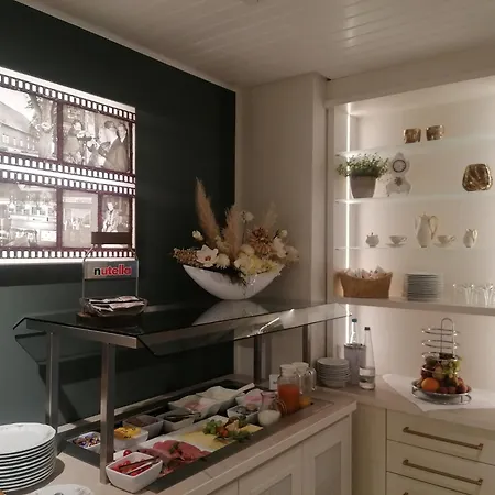 Uthmann Hotel *